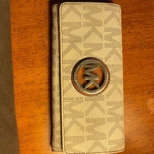 MIchael Kors 7in wallet and coin pouch